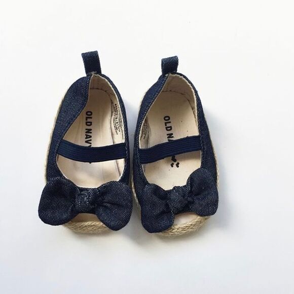 Old Navy chambray bow soft soles EUC size 0-3m (1) - Picture 2 of 4